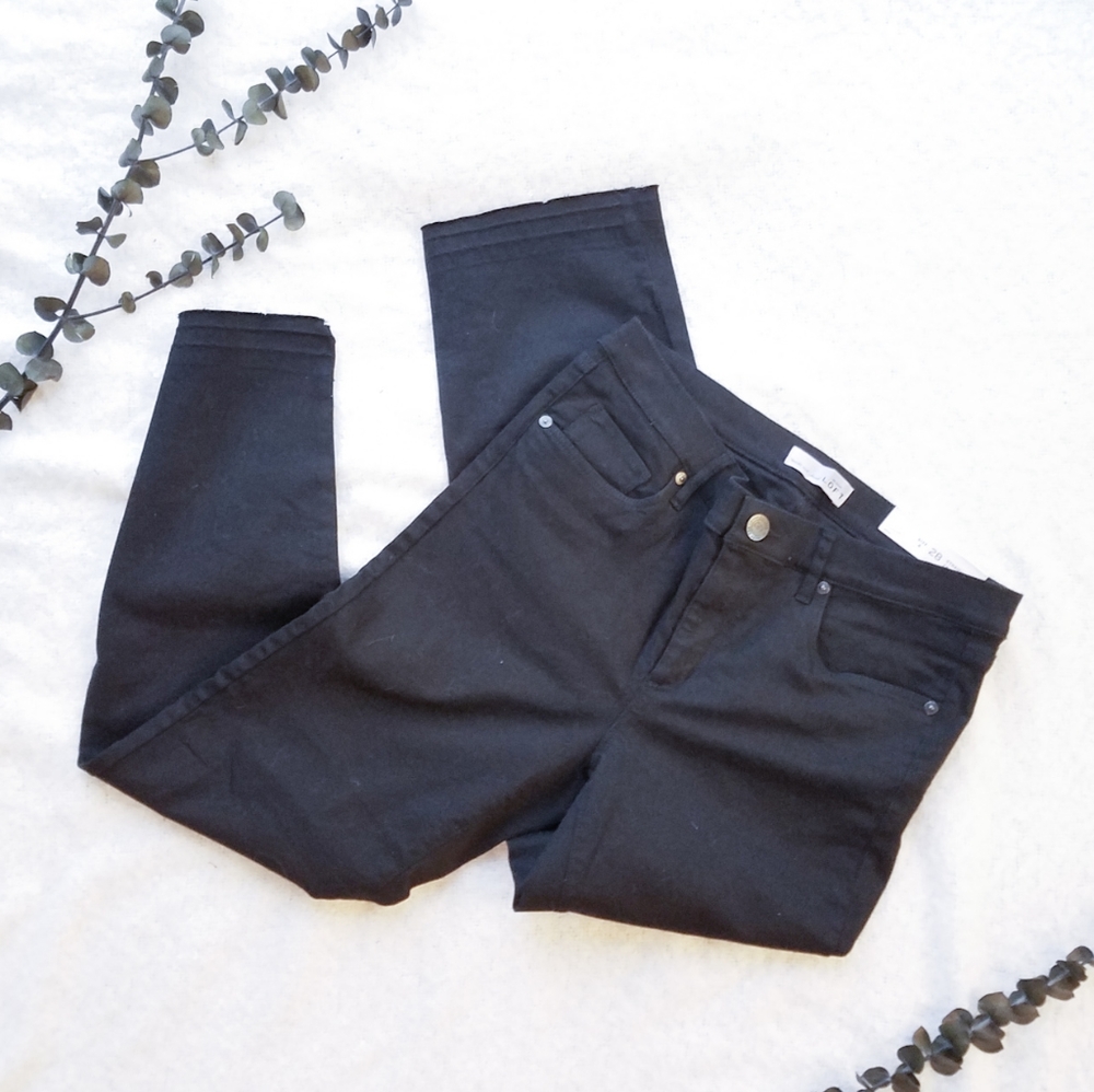 LOFT Black Straight Crop Pant Size 28/6
